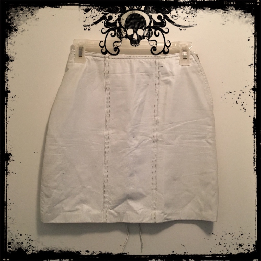 🌟TRUE VINTAGE 1980s leather skirt